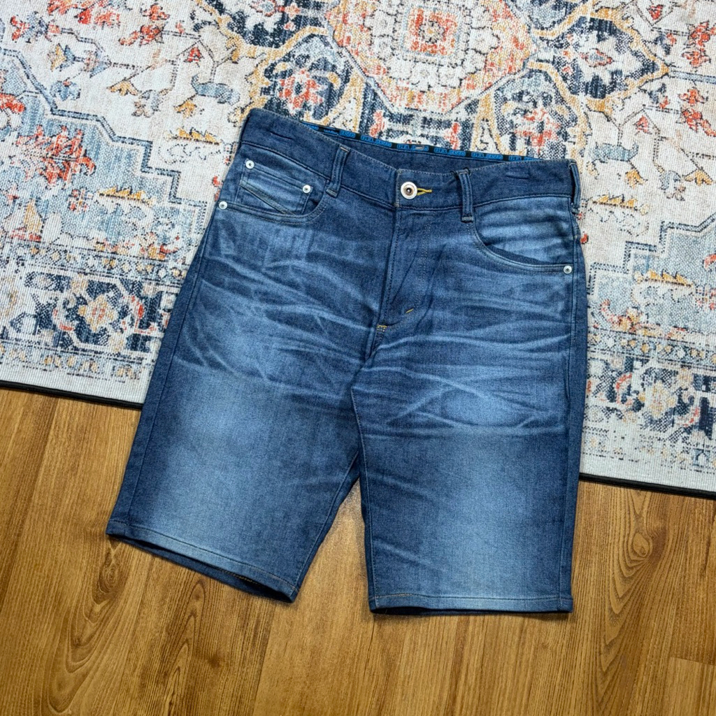 EDWIN JEANS SHORTS**