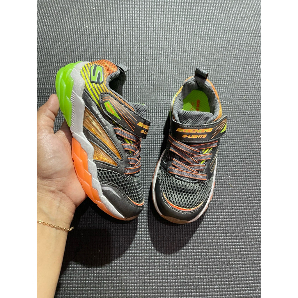 รองเท้า Skechers ขนาด 30 พื้นรองเท้า 19cm
