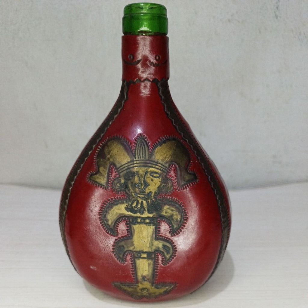 ขวดแก้วเคลือบหนังแฮนด์เมดวินเทจ Made in Bogota Colombia