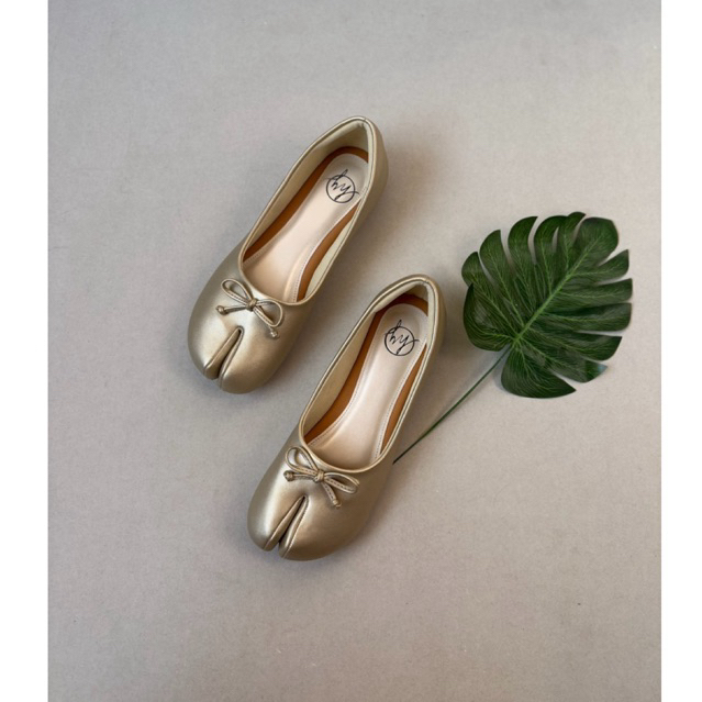 Hy_shoes รองเท้า Kyomi Tabi Gold