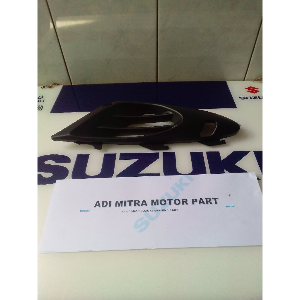 RIGHT BODY FIN COVER SUZUKI SATRIA 2-STROK HIU ORIGINAL SGP 4731M21DA0-000