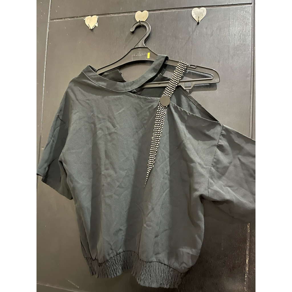 ปาดไหล่สีดํา NBU LC waikiki