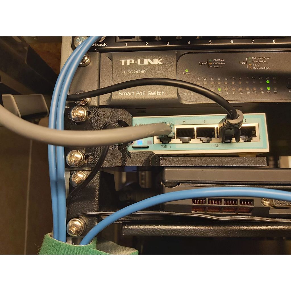 Bracket Rack Mount Mikrotik RB750Gr3 hEX Router พร้อมสลักเกลียว