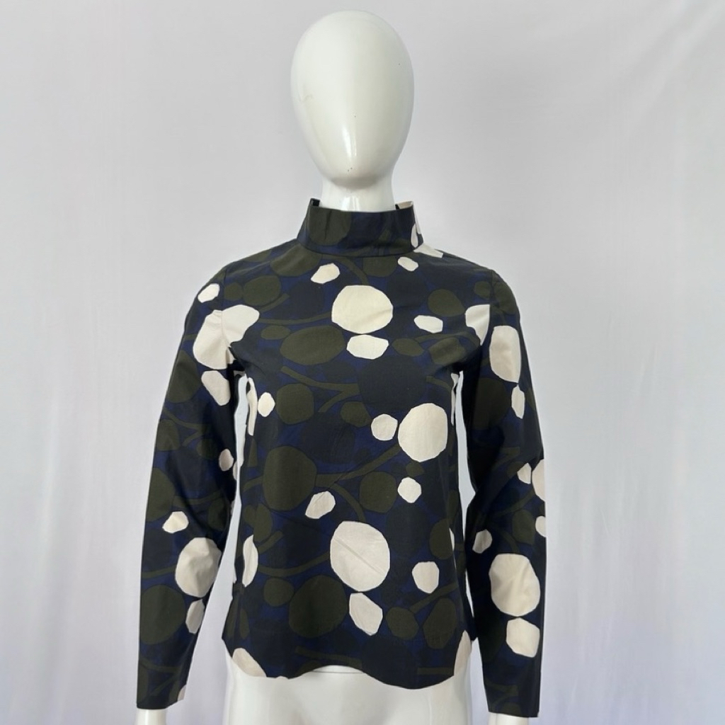 COS Vintage Y2k บทคัดย่อ Polkadot คอสูงด้านบน Pinterest ความงามเสื้อ