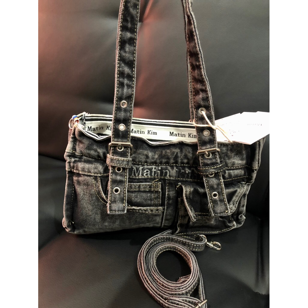 Matin Kim Jeans กระเป๋าสะพายและกระเป๋าสะพายไหล่สีดํา