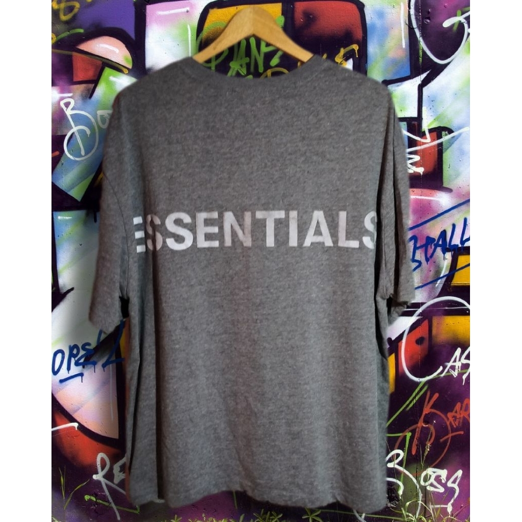 Essentials เสื้อยืดมือสอง/มือสอง/preloved/เสื้อยืดแบรนด์