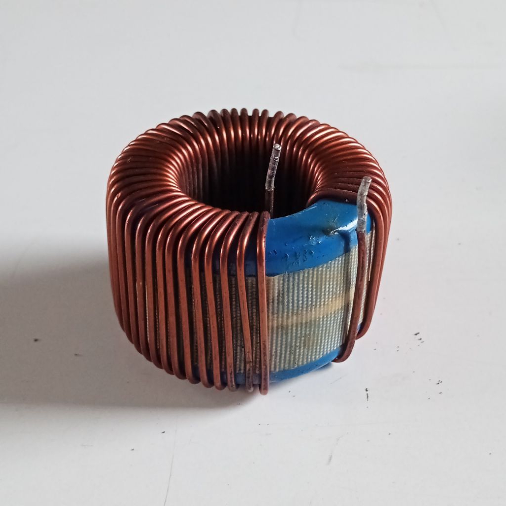 Double Core Ferit Inductor 680uH - 830uH เส้นผ่านศูนย์กลางถอดปลั๊ก 3.6 ซม. กว้าง 2.4 ซม. ราคาต่อชิ้น