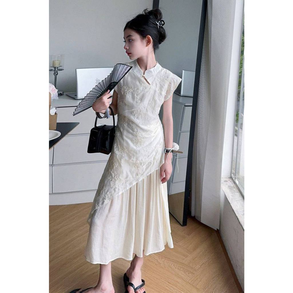 Qibao ตรุษจีน CNY Cheongsam ชุดสําหรับวัยรุ่นหญิงหักสีขาวงาช้างเย็บปักถักร้อย