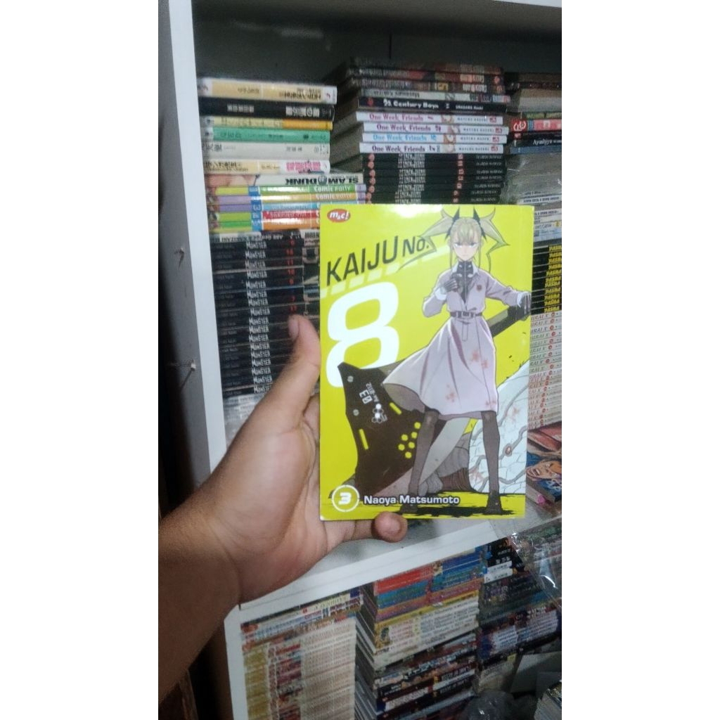การ์ตูนมังงะ kaiju no. 8 vol 3 ใช้ต้นฉบับโดย naoya matsumoto