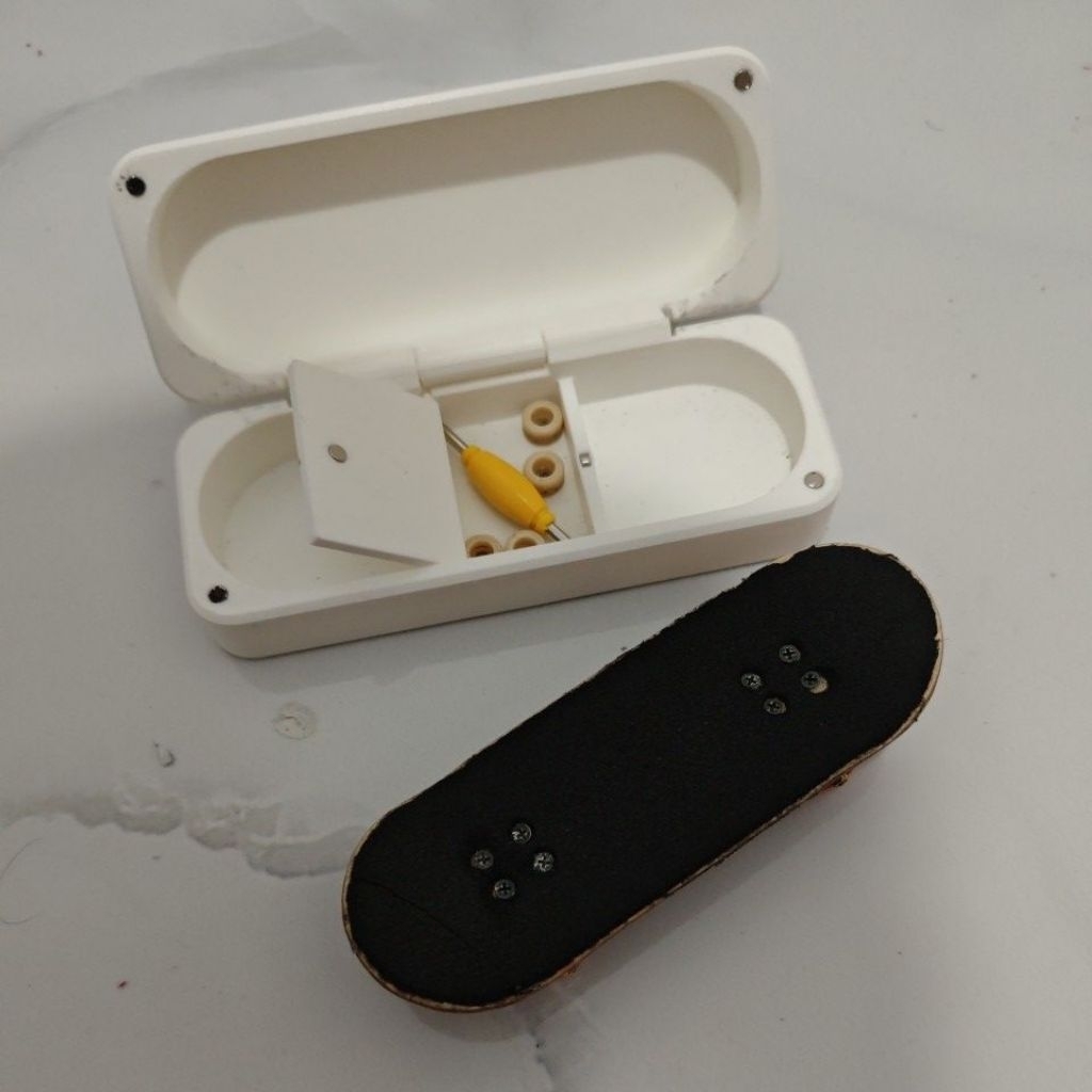 ที่เก็บ Fingerboard / ขนาดกล่อง 34mm (ใส่ฟิงเกอร์บอร์ด)