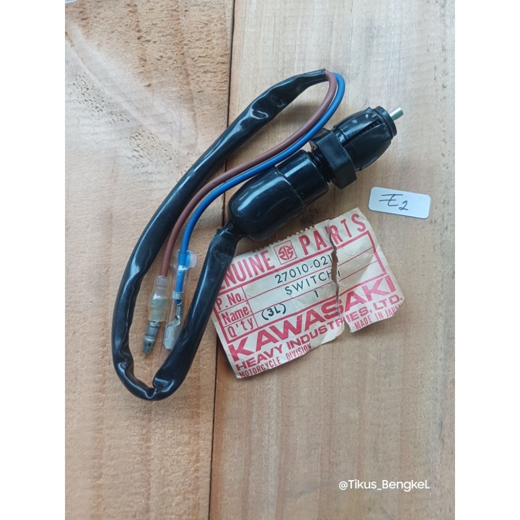 สวิตช์เบรคหลัง Kawasaki Binter KE125 KS125 KE100 G3ss KE KS 125 Original 27010-021