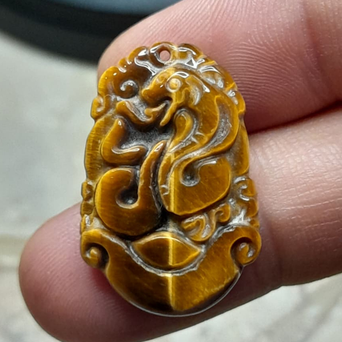 Natural Tiger Cat Eye Dim: est 25.8 x 17.2 x 6mm 23.3Ct Snake Zodiac Motif NTD รหัส A729
