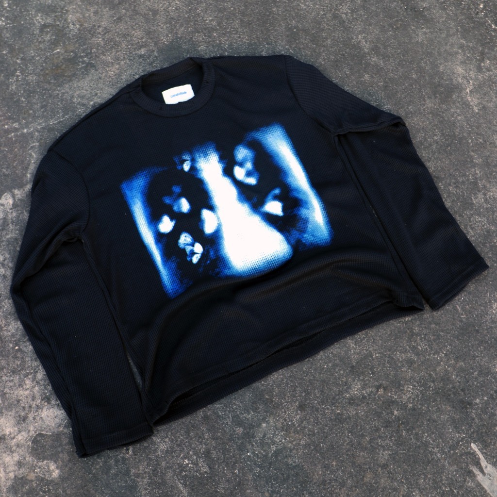 GRELYSITED STUDIO LONG SLEEVE BOXY WAFFLE เสื้อยืดสีดํา BUTTERFLY BONE X RAY UNISEX