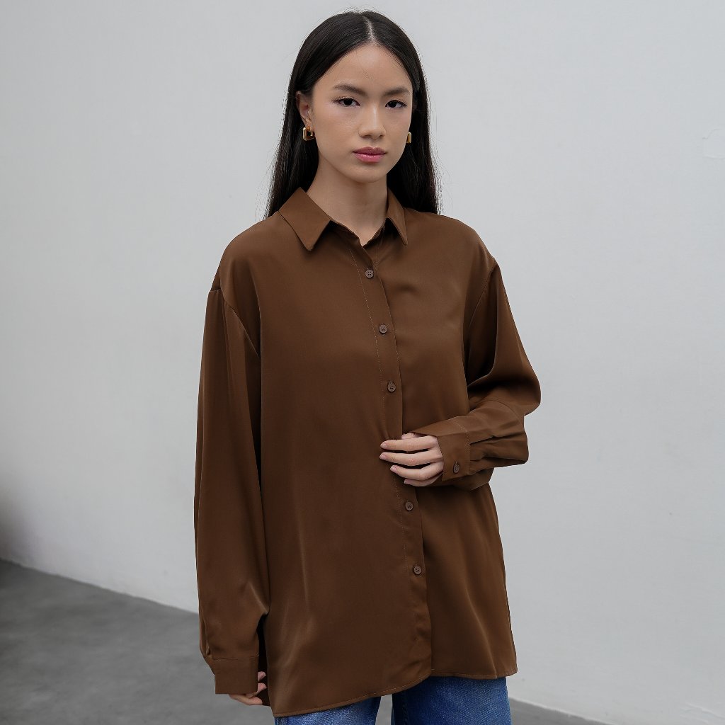KEMEJA This Is April Kierana Top เสื้อเชิ้ตแขนยาวผู้หญิง Elegant Official Look สีน้ําตาลเข้ม 1016940