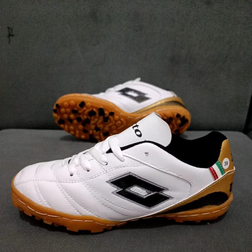 รองเท้าฟุตซอลมินิฟุตบอล Lotto white gold super premium พร้อมพื้นรองเท้าเย็บ