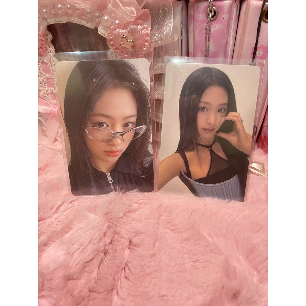 โฟโต้การ์ดอย่างเป็นทางการของ Ahyeon [READ DESK]