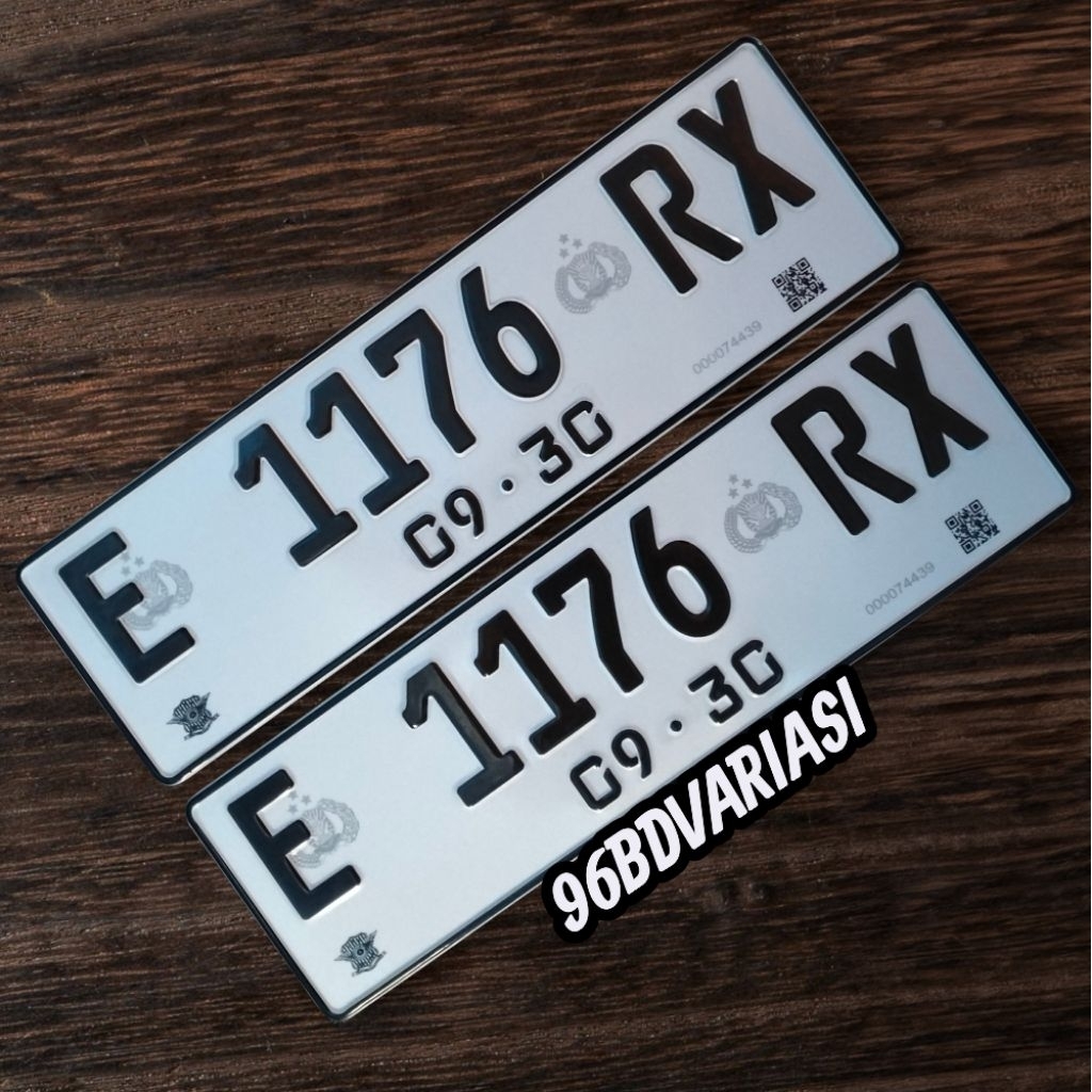 แผ่นติดรถยนต์สะท้อนแสง QR barcode ใหม่