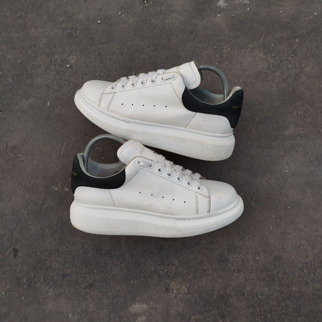 รองเท้าผ้าใบมือสอง Size 41 AL Macqueen