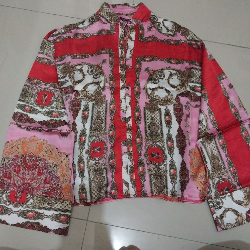 BOOHOO เสื้อเชิ้ตแขนบานผ้าซาติน