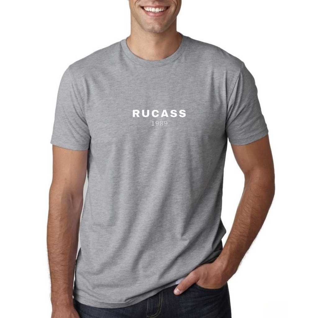Rucass 1989 Small Logo Misty Grey T-Shirt / Rucass 1989 Logo Print T-Shirt / เสื้อยืดผู้ชายและผู้หญิ