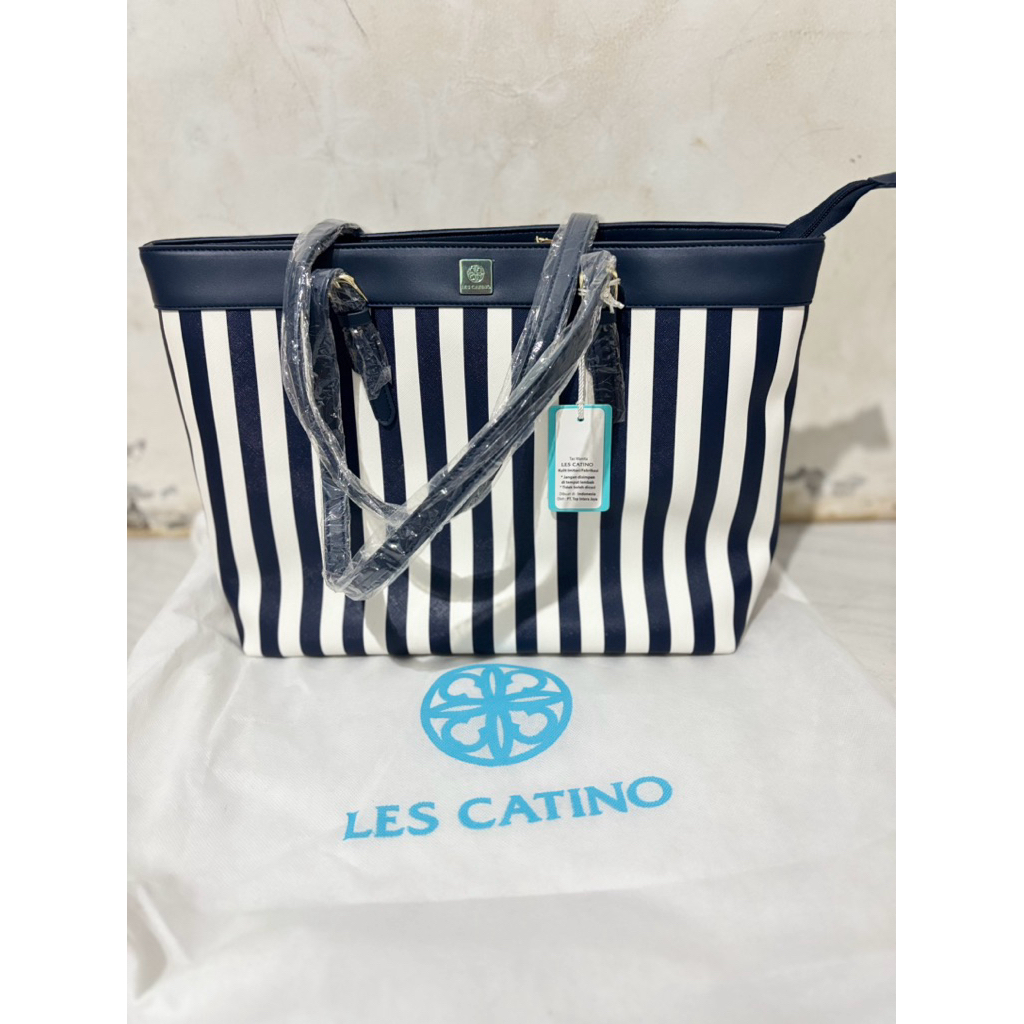 [NEVER BEEN USED] กระเป๋าโท้ตใหม่ NAVAL STRIPE BY LES CATINO / LES CATINO NAVY TOTE BAG