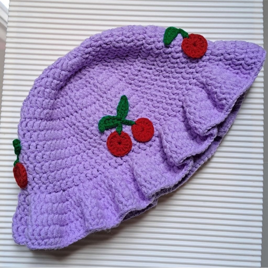 CHERRY BUCKET HAT CROCHET สีม่วง | หมวกถักนิตติ้งผู้หญิงผู้ใหญ่