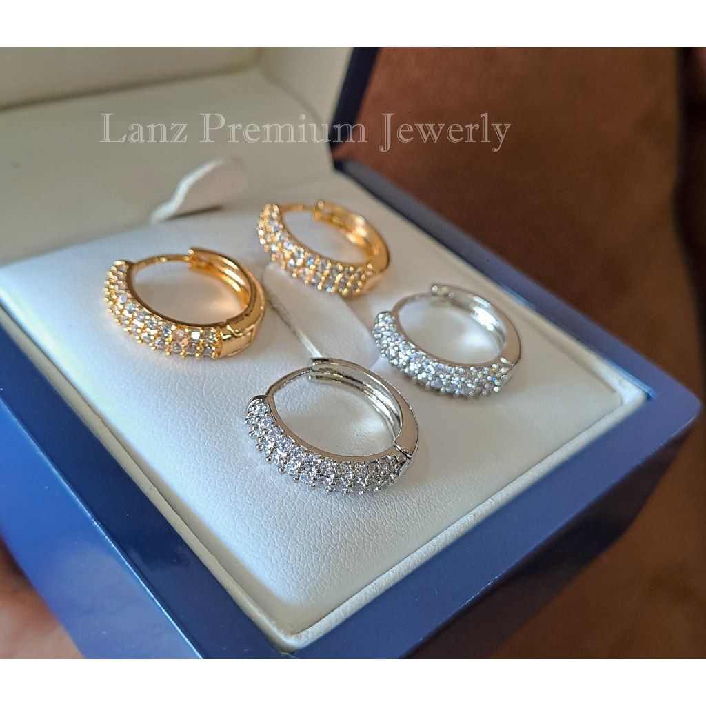 ต่างหูคริสตัลทรงกลม Dhea Titanium Gold Silver 22K