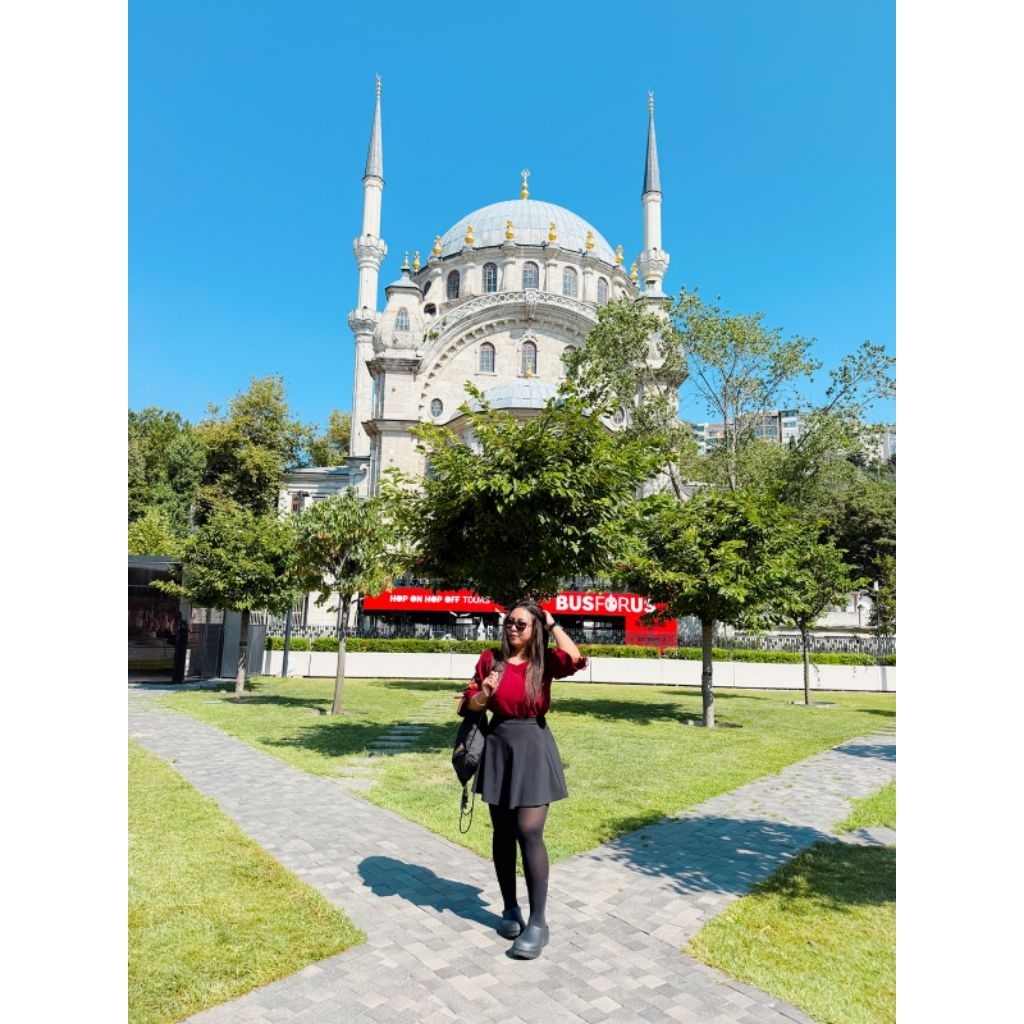 Black Adds adiform ล่อรองเท้าแตะสไลด์ยางขนาด 40 preLOVED