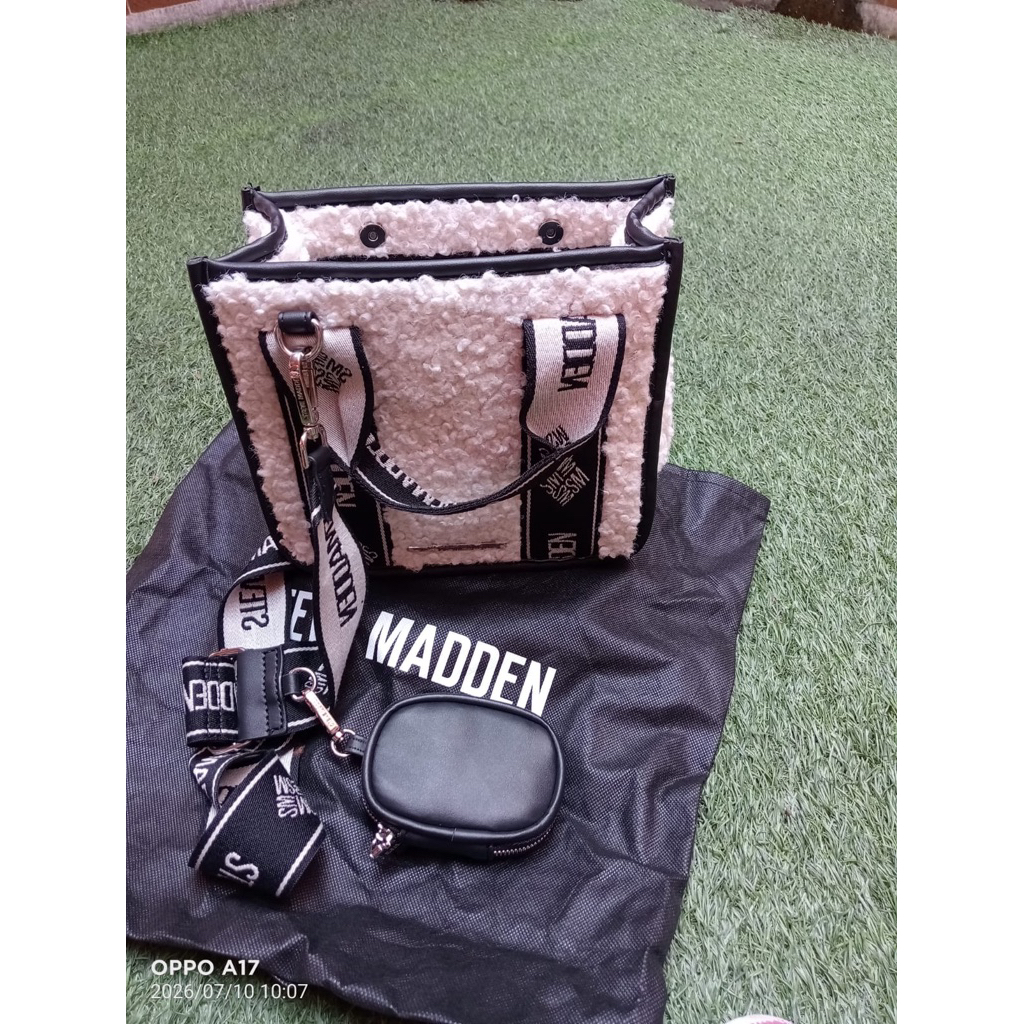 PL Steve Madden BWebber Feather