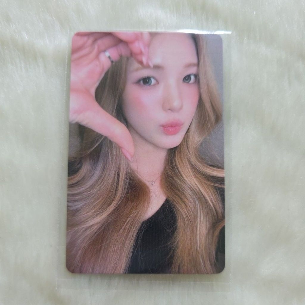 [OFFICIAL] PHOTOCARD HEARTS2HEARTS H2H FOCUS YUHA KMS POB DAY 1 (V1)