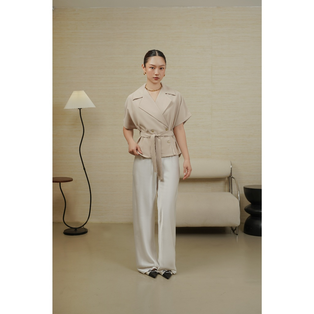 Ariane Ami Top - เสื้อเชิ้ตผู้หญิงคอปกกิโมโนพร้อมเข็มขัดปรับระดับได้