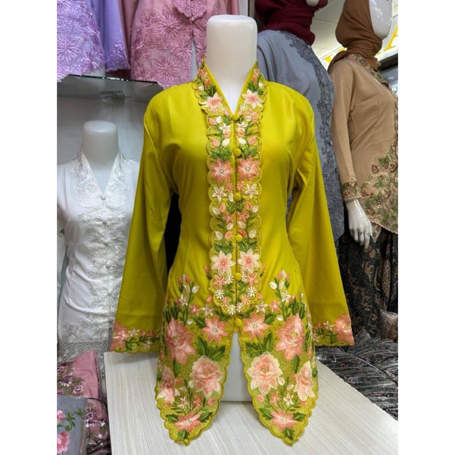 ผู้หญิง Encim Kebaya / Traditional Encim Kebaya with Floral Motif / Betawi Encim / PNS Encim Kebaya 