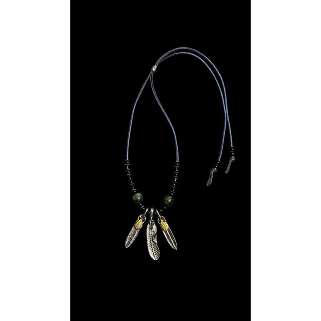 Mikio - สร้อยคอจี้ขนนก Goros