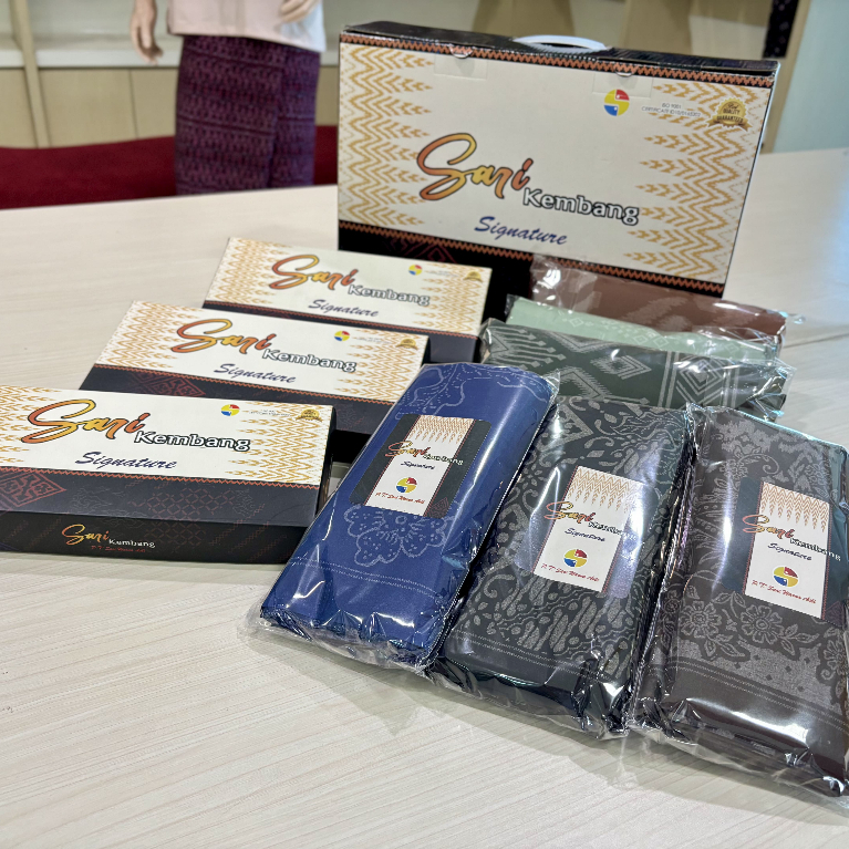 ผ้าซิ่น Sari Kembang SIGNATURE by PT SARI ORIGINAL COLOR 1 ชิ้น
