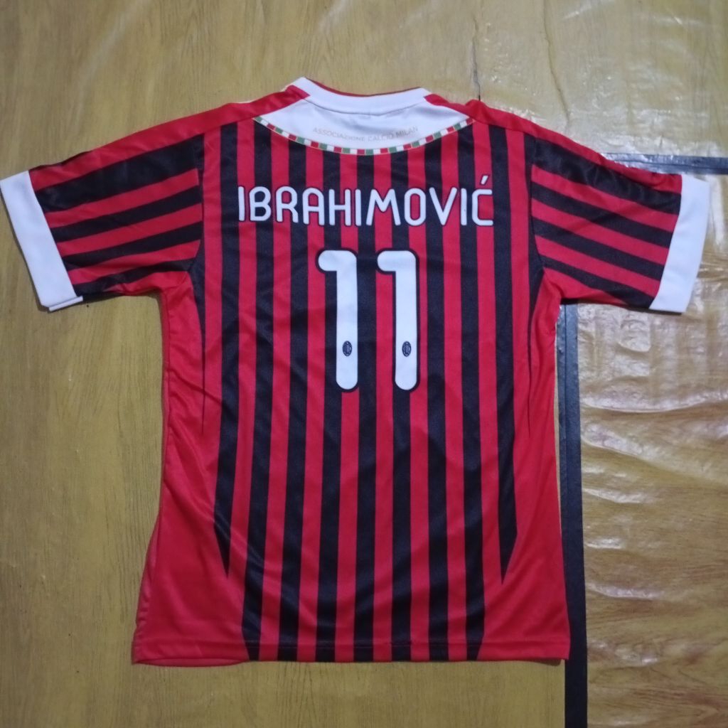(minus) Retro Ibrahimovic milan Jersey 2011/12