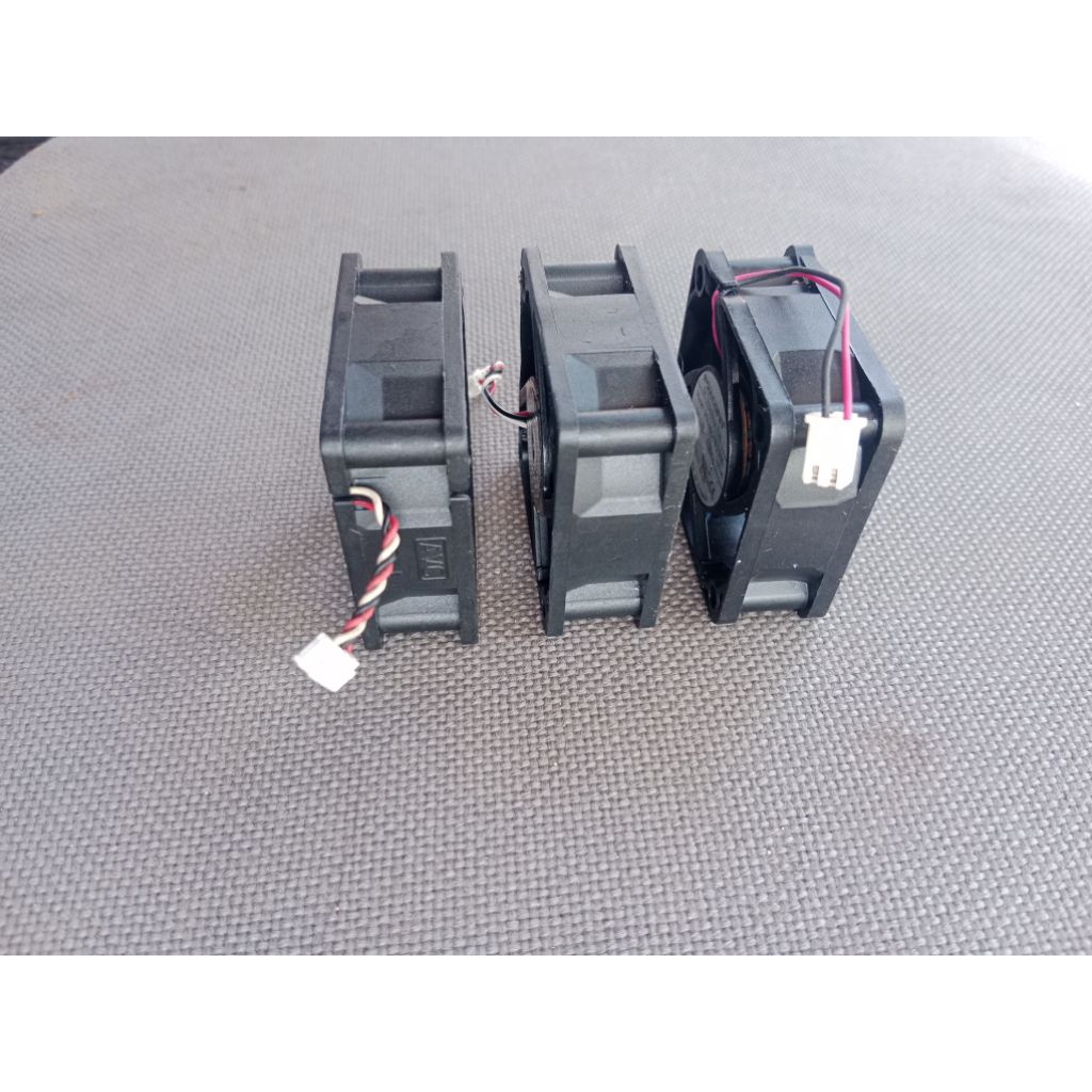 Fan_FAN_DC_24V_condition_live_6x6cm_tbl_2.5cm_Random