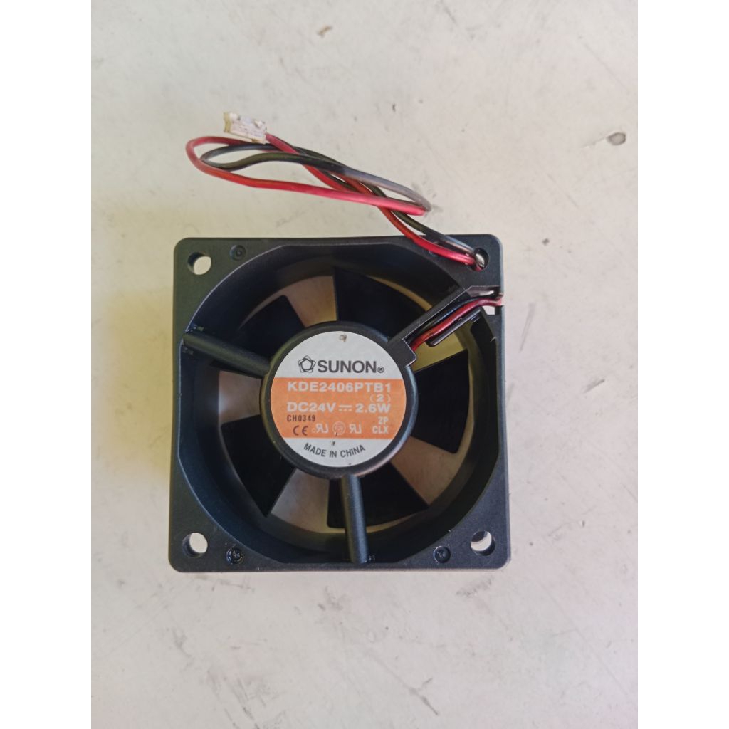 Fan_SUNON_24V_2.6W_condition_live_6x6_tbl_2.5cm