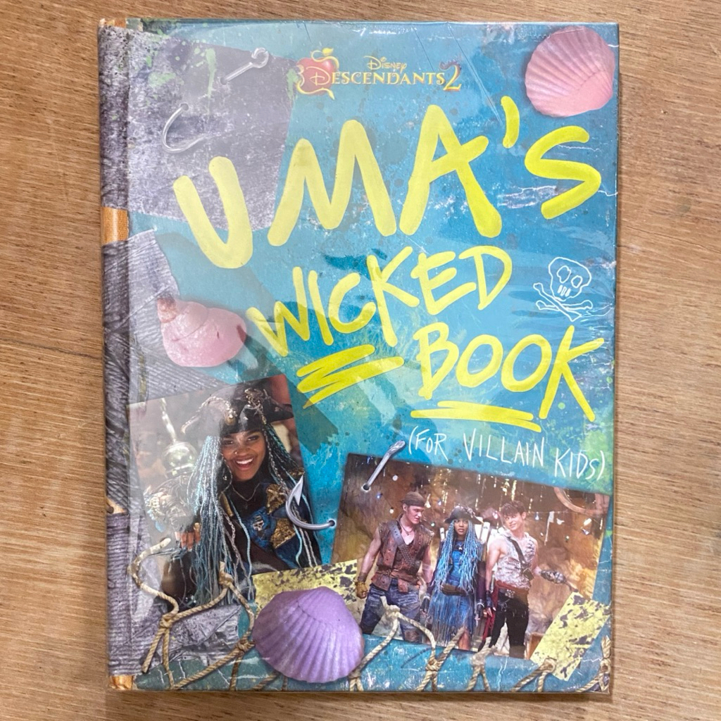 DISNEY DESCENDANTS 2 UMA CONTAINING WICKED BOOK (สําหรับ VILLAIN KIDS)