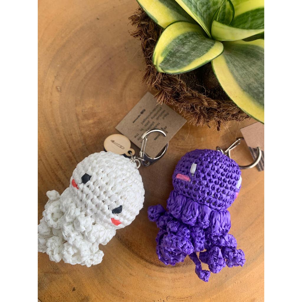 พวงกุญแจ Jelly Fish โครเชต์ Handmade Upcycled พลาสติกถัก Nusa