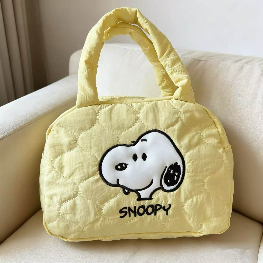 [PREORDER] กระเป๋าเครื่องสําอาง Snoopy สีเหลือง – Can Be Salad & Handbag 23x18x10 cm