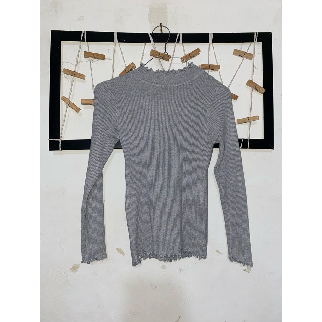 เสื้อไหมพรมคอเต่า NRG สีเทาทุกไซส์ (PRELOVED)