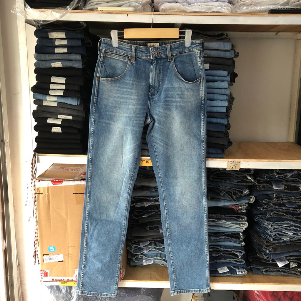 WRGR JEANS 11MWZ 02P23 GRADE C READ DESCRIPTION