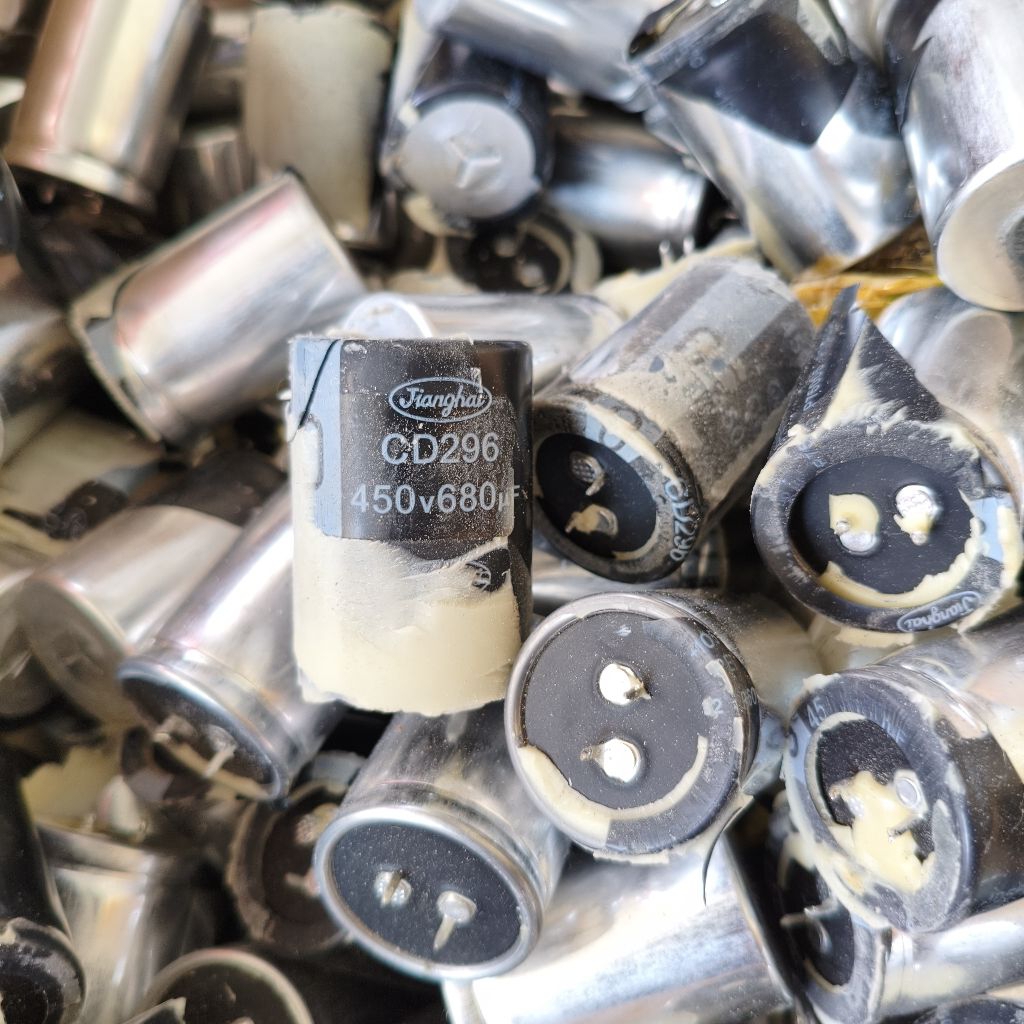 ELCO 450V 680UF DAMAGED SKIN