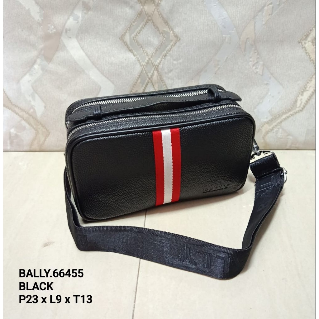 กระเป๋าสะพายข้าง Bally