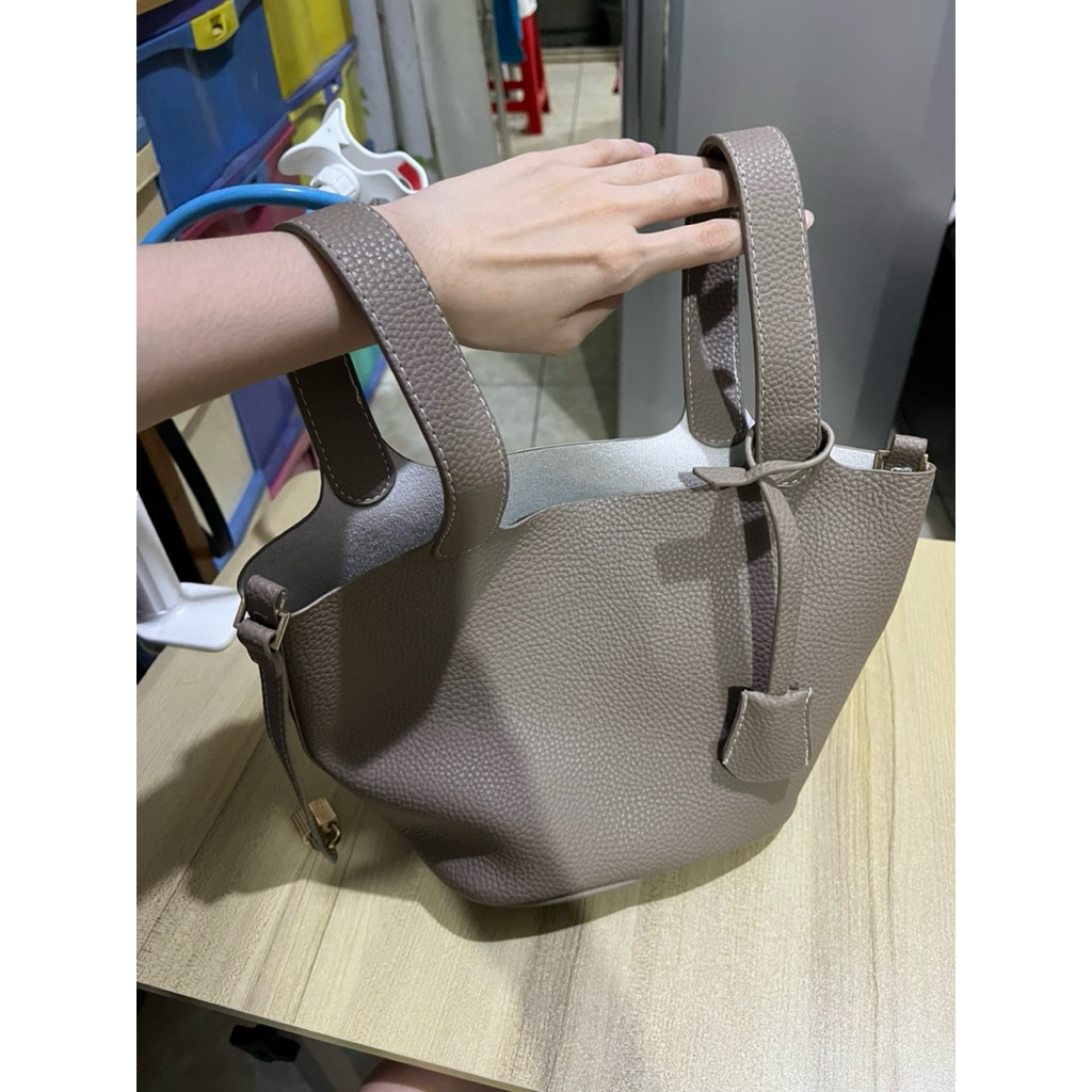 Preloved Jennie Bag Bucket - กระเป๋าเท่านั้น