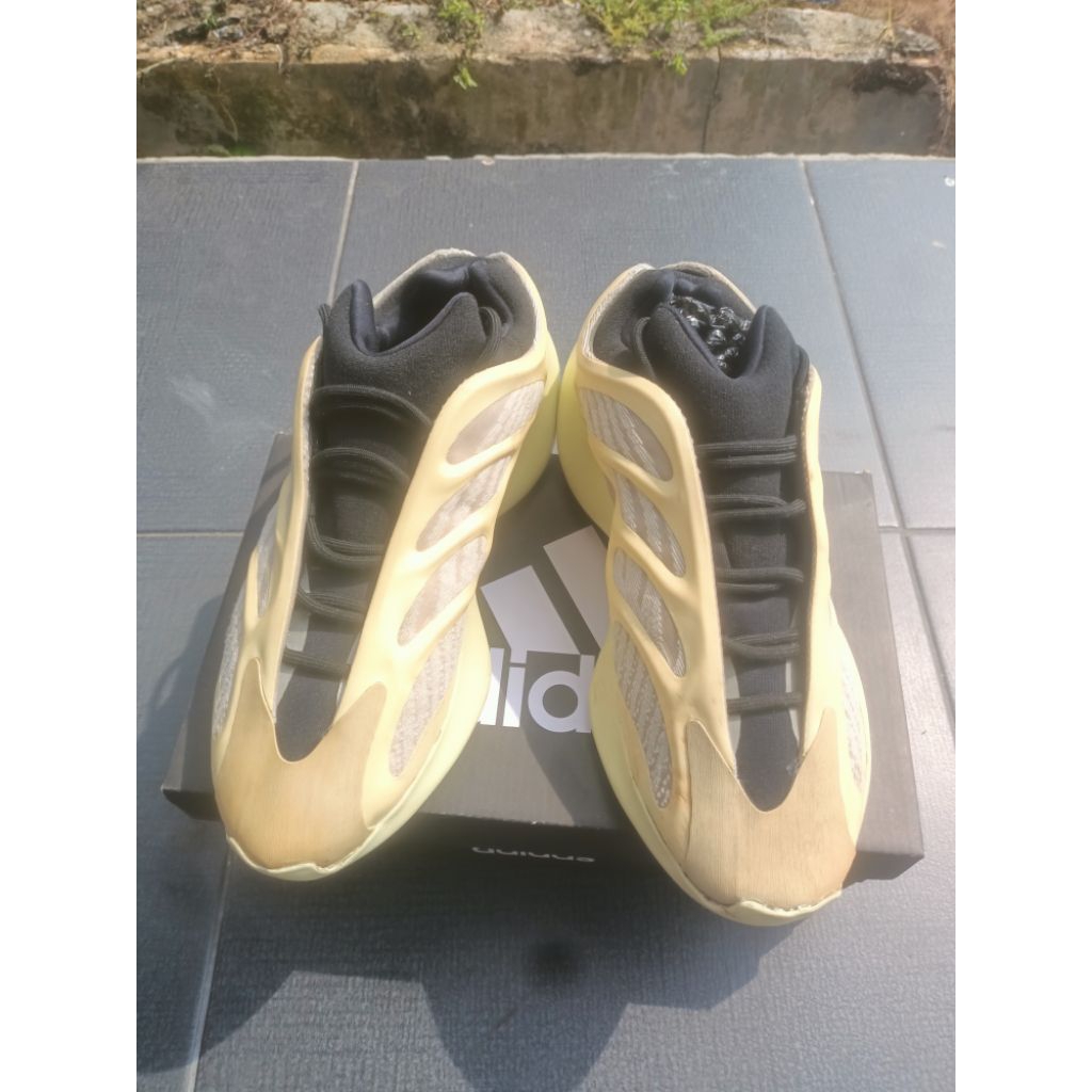 รองเท้าบาสเก็ตบอล Adidas Yezzy 700 V3
