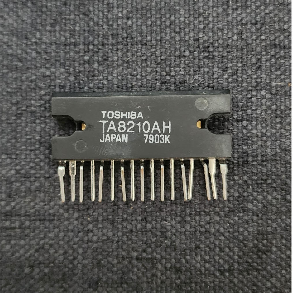 IC TA8210AH TA8210 8210 เครื่องขยายเสียง 20W BTL Dual Channel Equation TA8210AHQ KIA8210