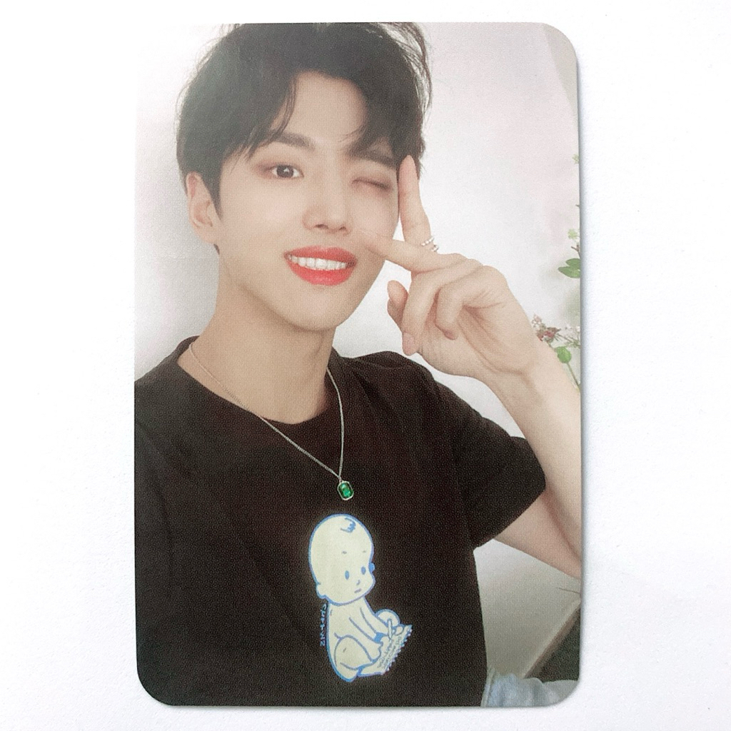 PENTAGON Hongseok Official Photocard - CHARM AKULAS x PENTAGON เสื้อยืดพีซีเฉพาะเสน่ห์