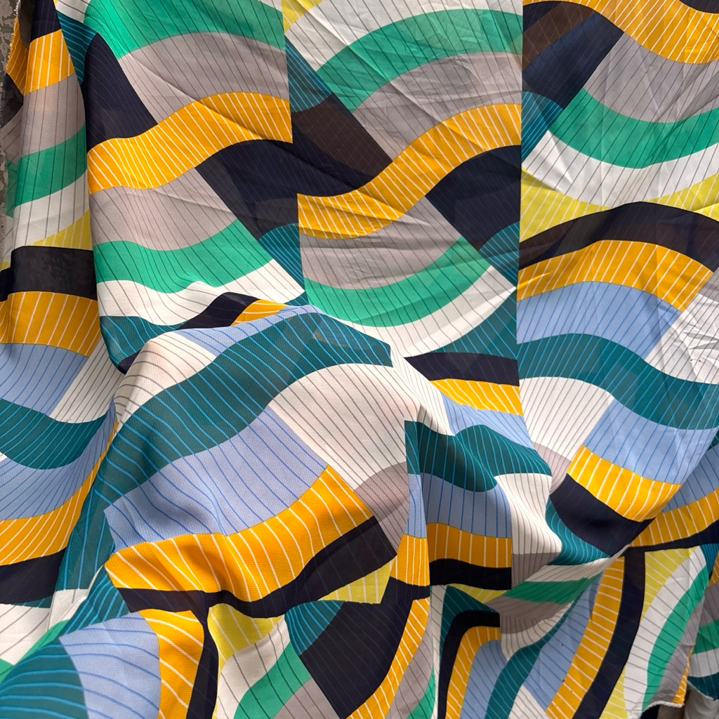 ผ้าชีฟองเซอร์ตี้ลายเรขาคณิต | วัสดุเย็นตกสําหรับเดรสเสื้อ (Per 0.5m) Jy