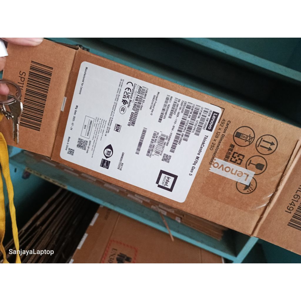 กระดาษแข็งเดิม ThinkCentre M70q Gen5